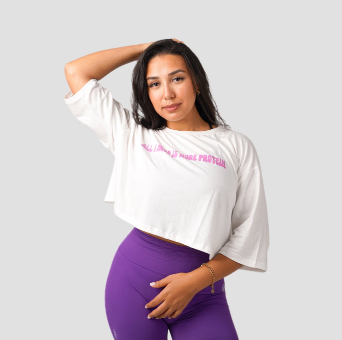 CROPPED TEE - ALL I NEED IS MORE PROTEIN